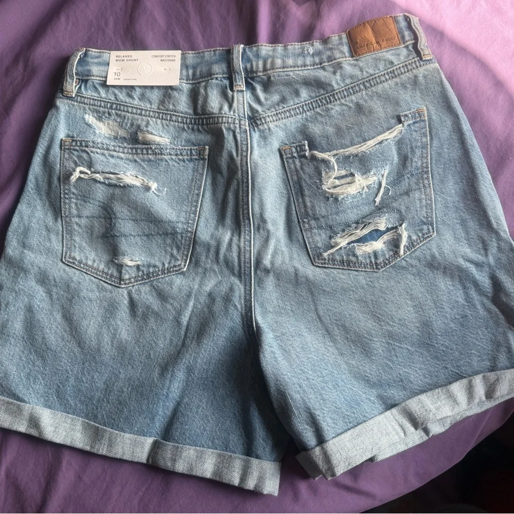 American Eagle Outfitters Women's Distressed Shorts - Size 10 BRAND NEW - Picture 2 of 5